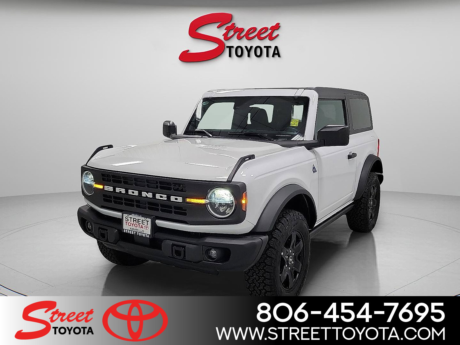 2024 Ford Bronco 2-Door Black Diamond's photo