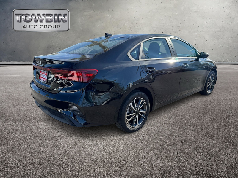 2023 Kia Forte LXS photo 4