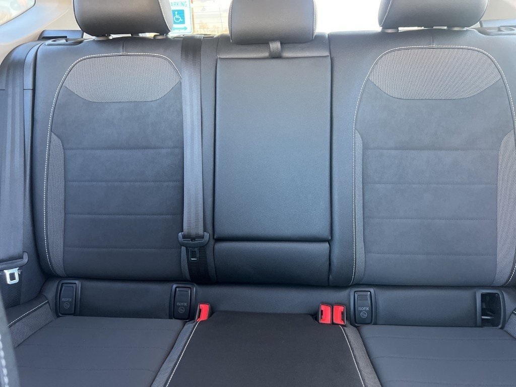 2024 Volkswagen Taos SE photo 4