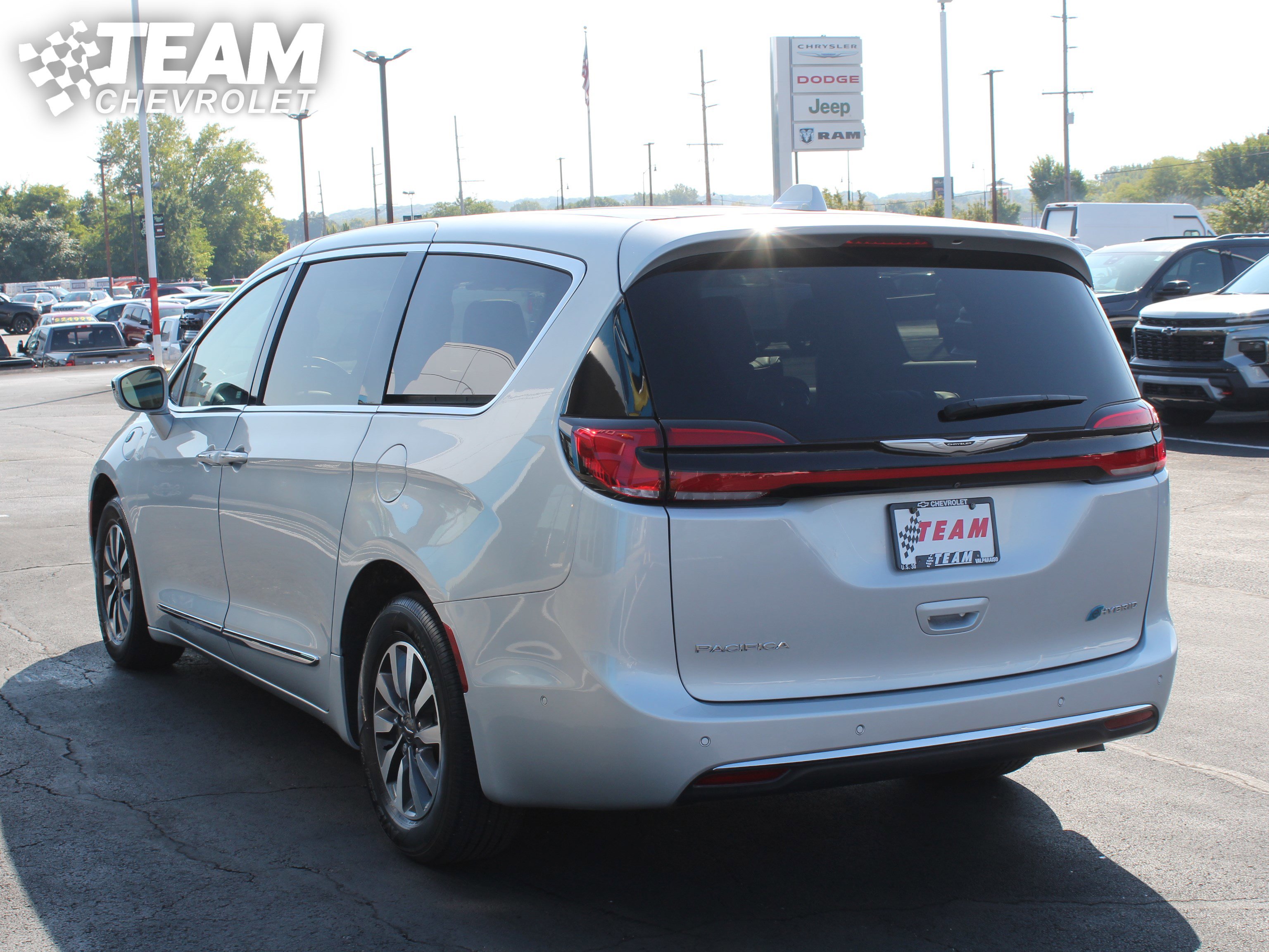 2022 Chrysler Pacifica Hybrid Limited photo 6