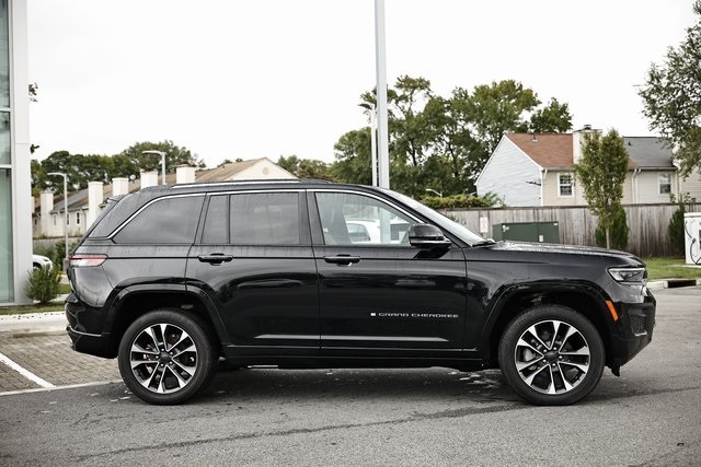 2024 Jeep Grand Cherokee Overland photo 3