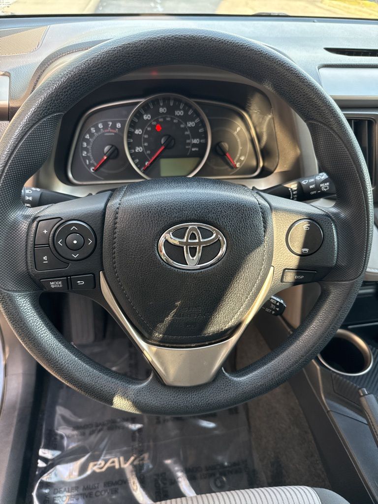 2013 Toyota RAV4 LE photo 5