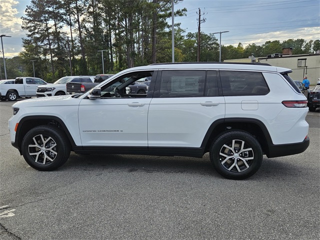 2025 Jeep Grand Cherokee Limited photo 2