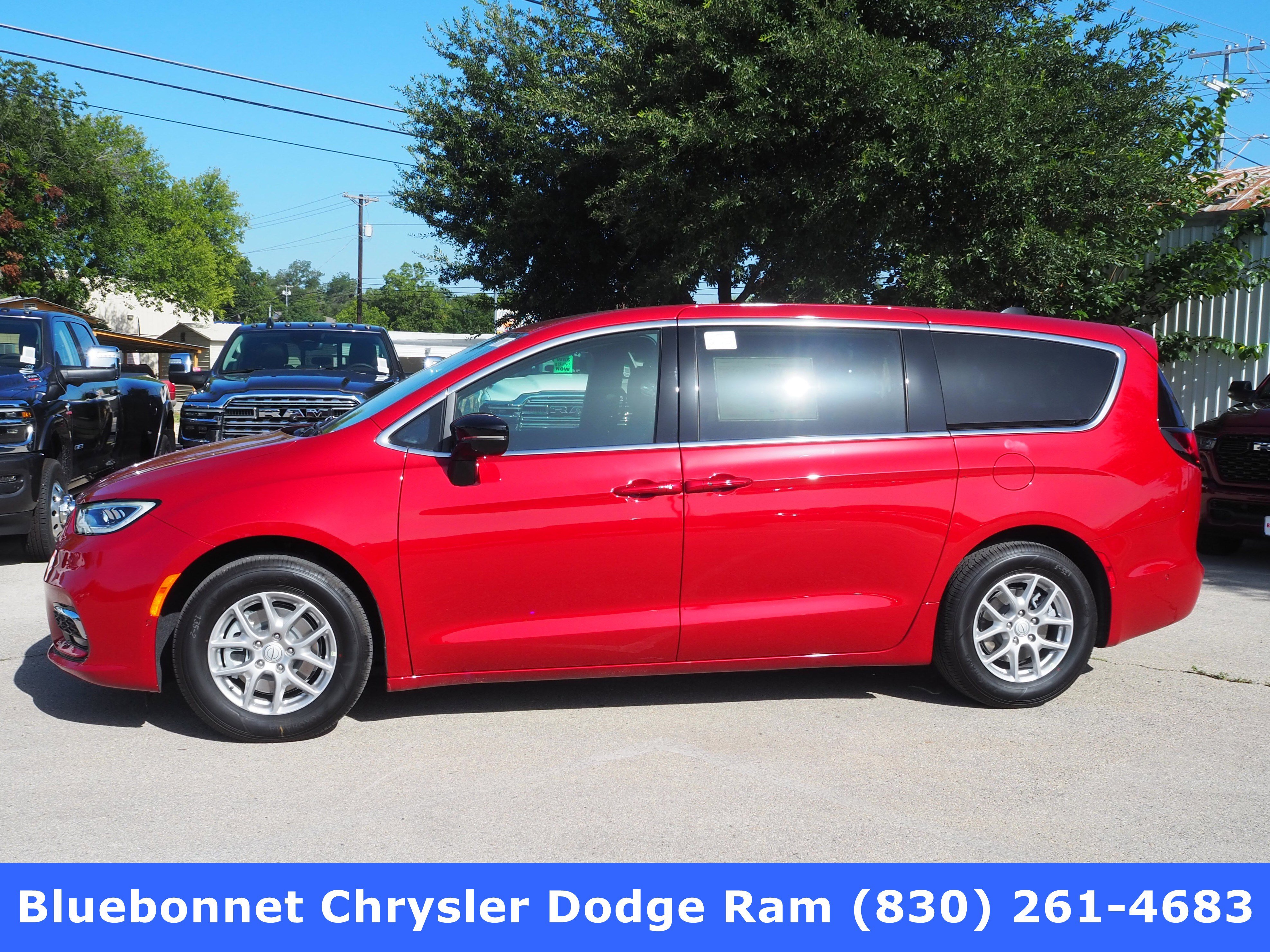 2025 Chrysler Pacifica Select