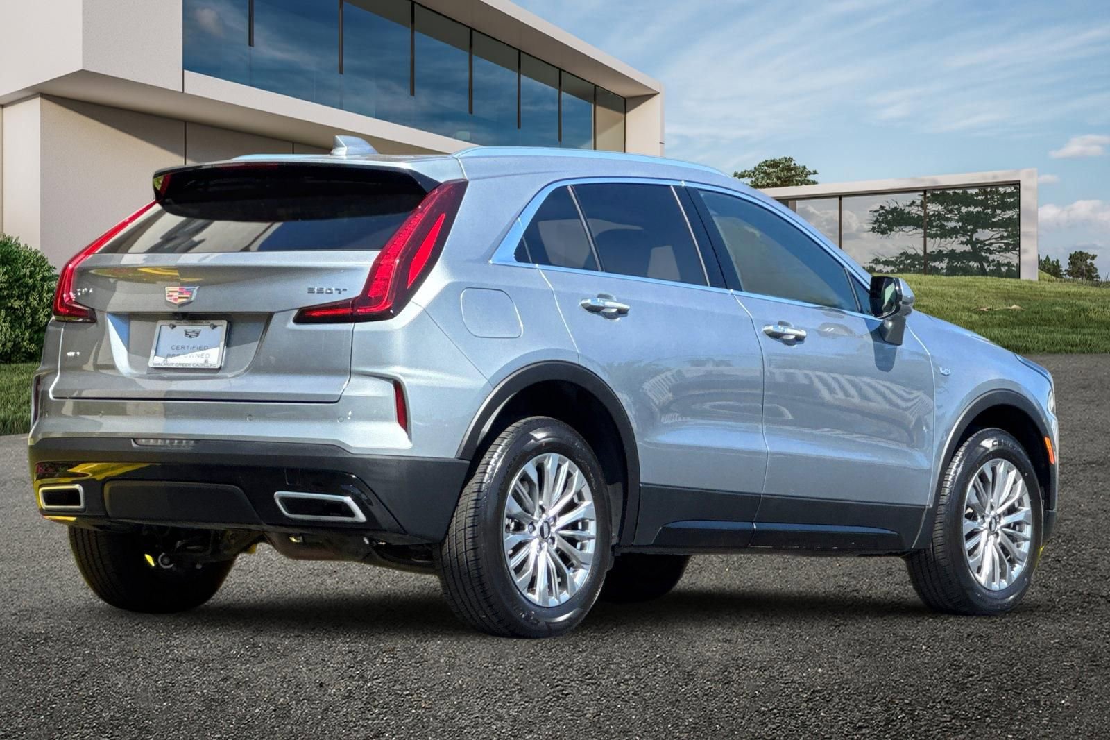 2025 Cadillac XT4 Premium Luxury photo 3