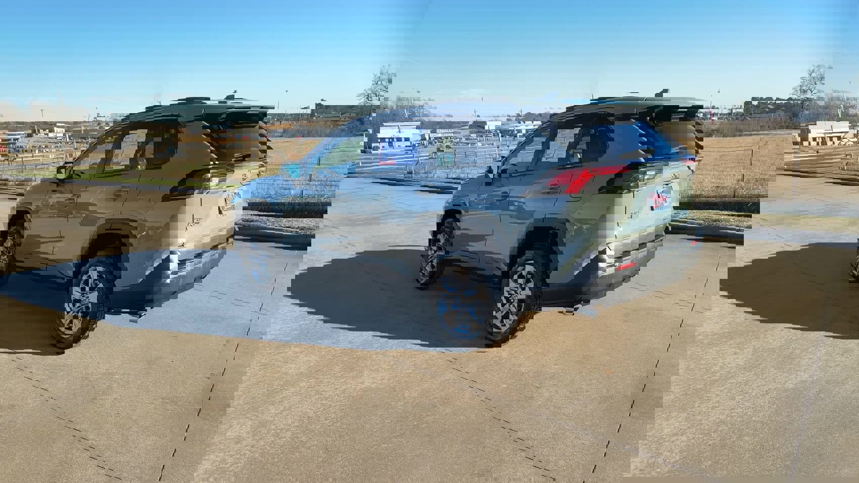 2022 Toyota RAV4 XLE photo 6