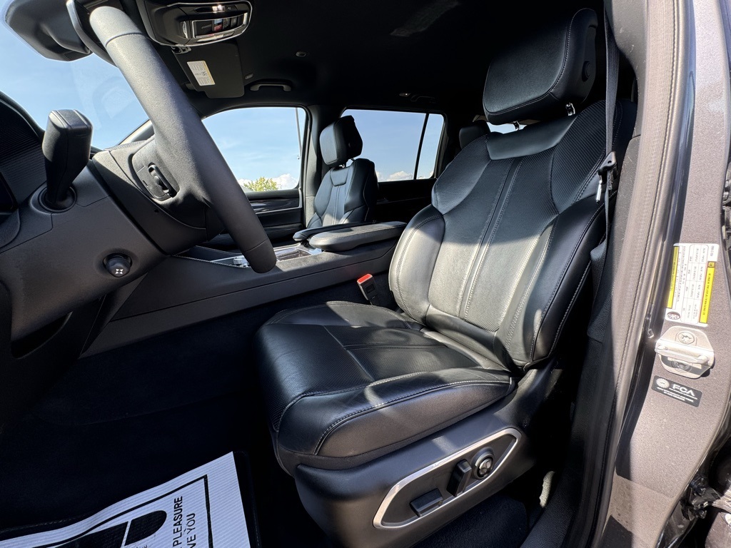 2024 Jeep Wagoneer Base photo 16