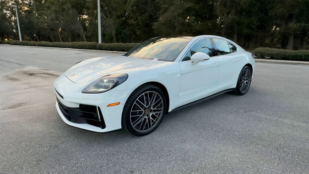 2025 Porsche Panamera Base photo 4