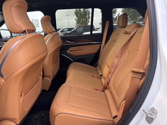 2022 Jeep Grand Cherokee Summit photo 11