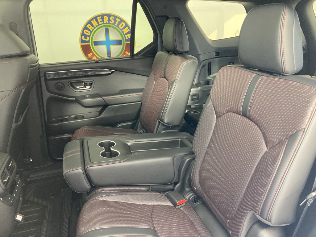 2025 Honda Pilot Black Edition photo 5