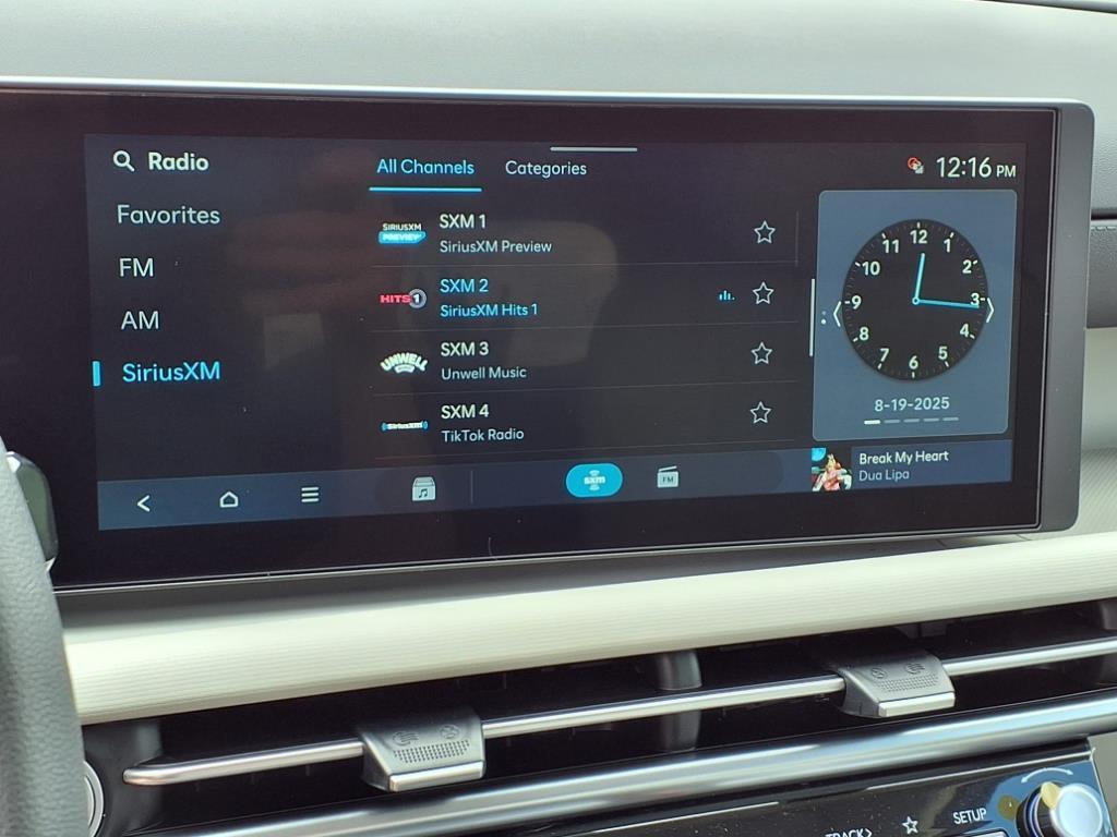 2026 Hyundai Tucson SEL photo 8
