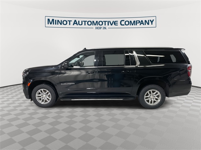 2023 Chevrolet Suburban LT photo 2