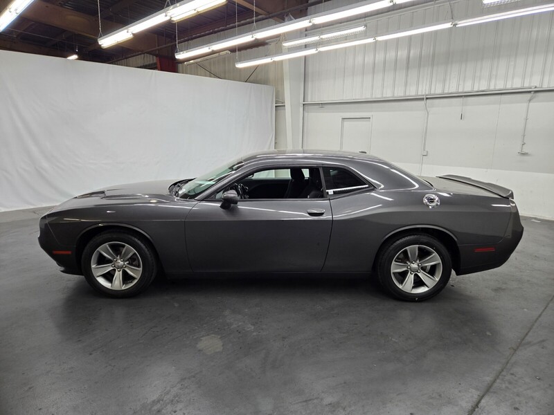2019 Dodge Challenger SXT photo 2
