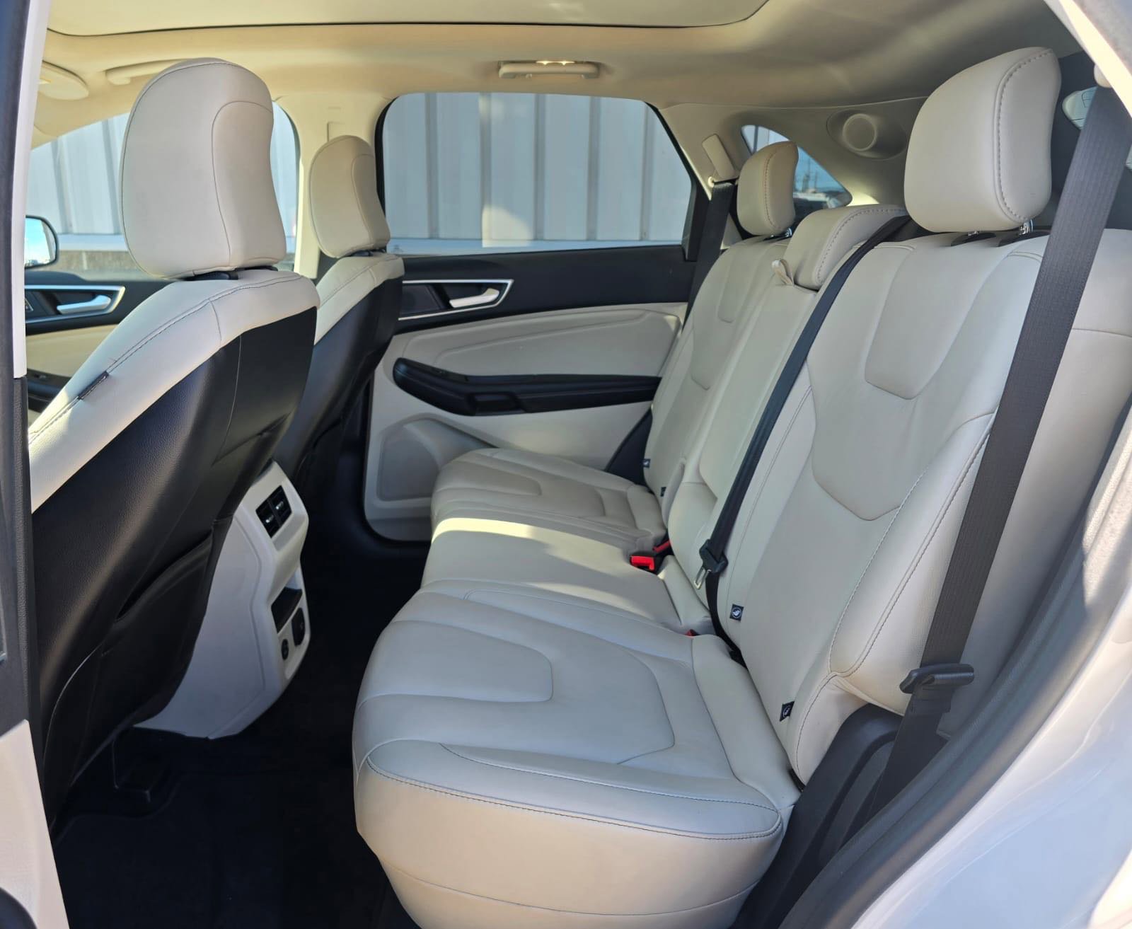 2021 Ford Edge Titanium photo 14