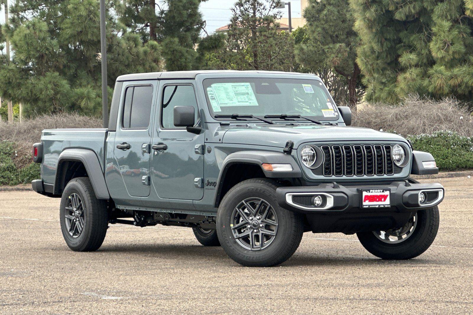2026 Jeep Gladiator Sport S's photo