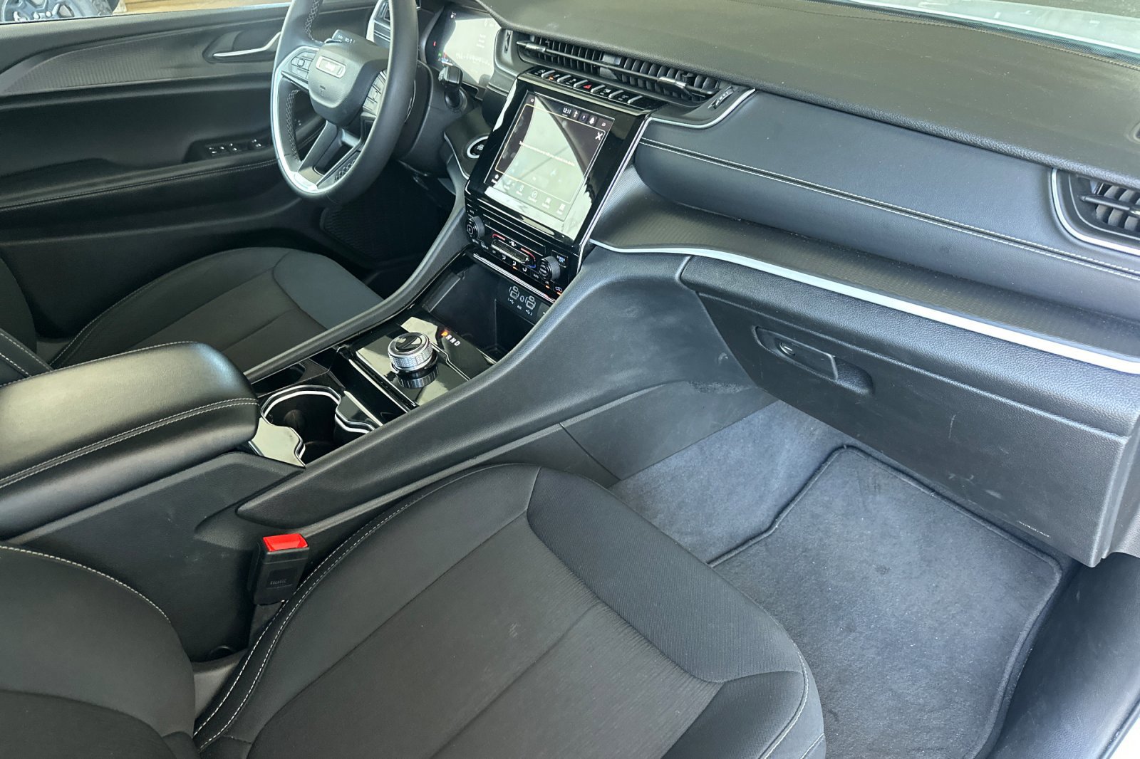 2023 Jeep Grand Cherokee Laredo photo 17