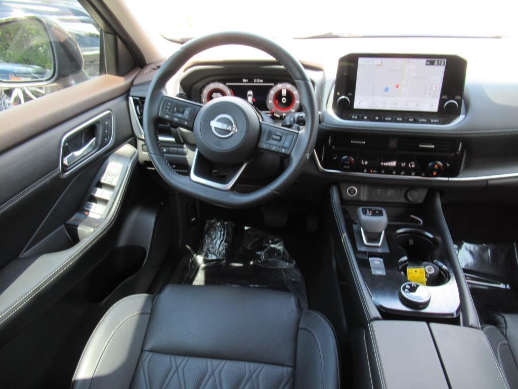 2023 Nissan Rogue Platinum photo 13