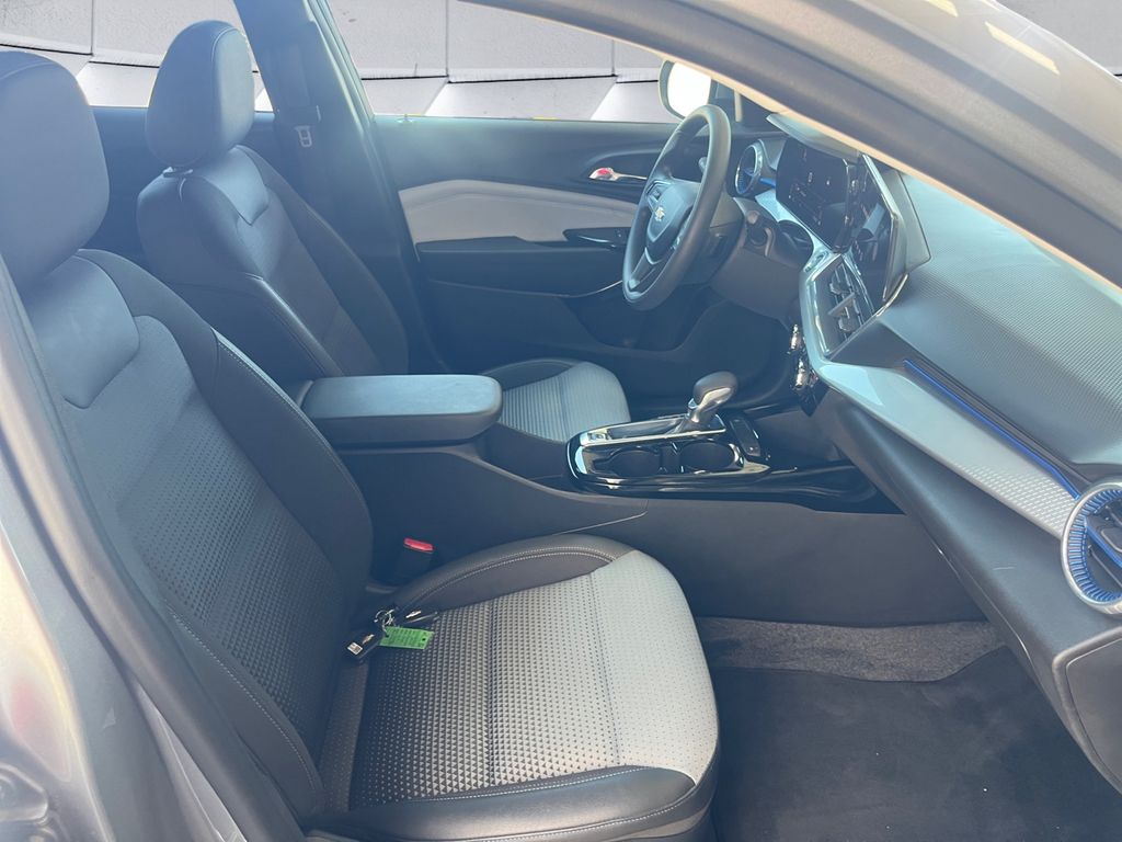 2024 Chevrolet Trax LT photo 13
