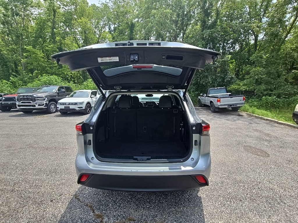 2022 Toyota Highlander XLE photo 16