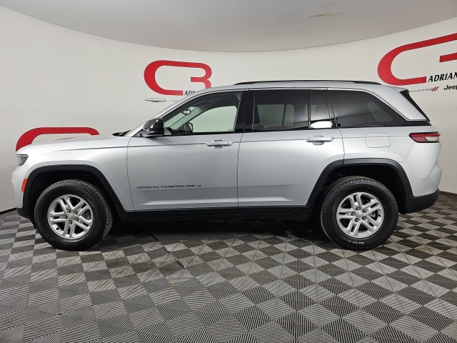 2023 Jeep Grand Cherokee Laredo Altitude photo 4