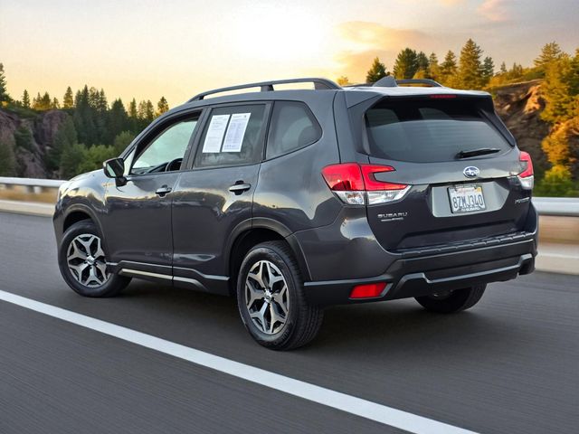 2021 Subaru Forester Premium photo 2