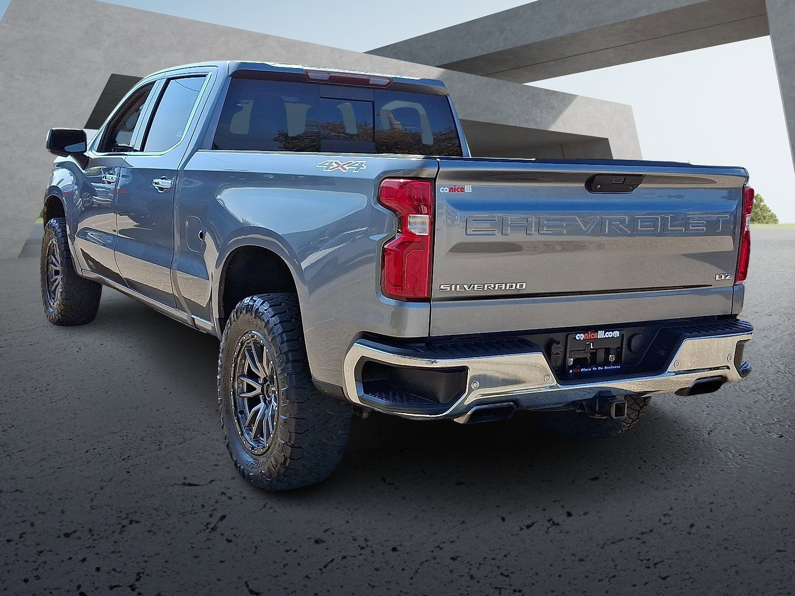 2020 Chevrolet Silverado 1500 LTZ photo 2