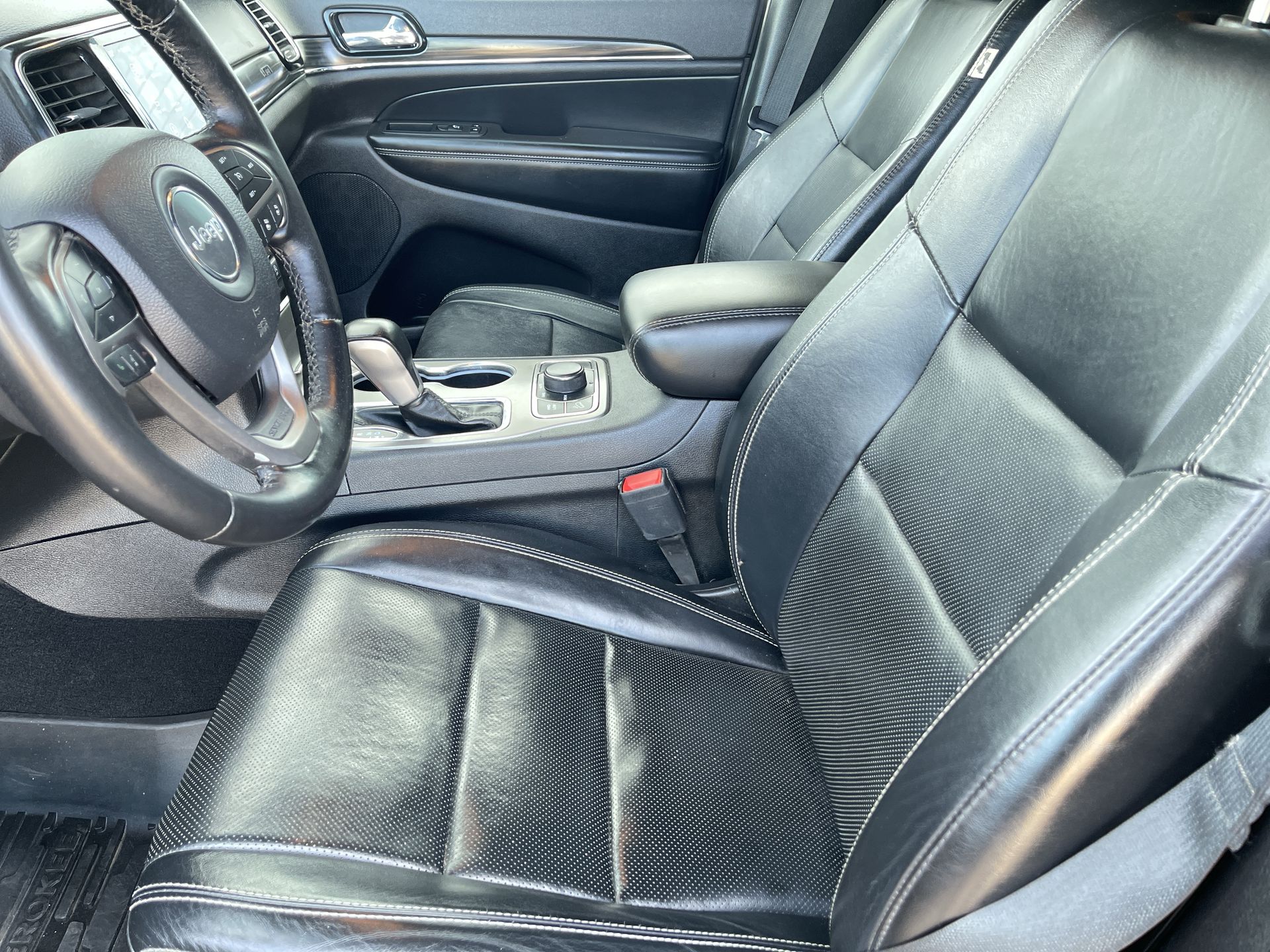 2021 Jeep Grand Cherokee Anniversary Edition photo 15