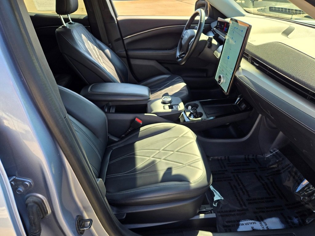 2022 Ford Mustang Mach-E Select photo 3