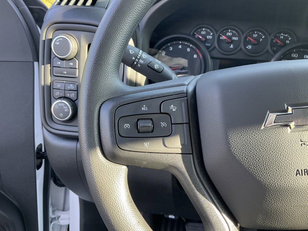 2025 Chevrolet Silverado 2500HD Custom photo 3