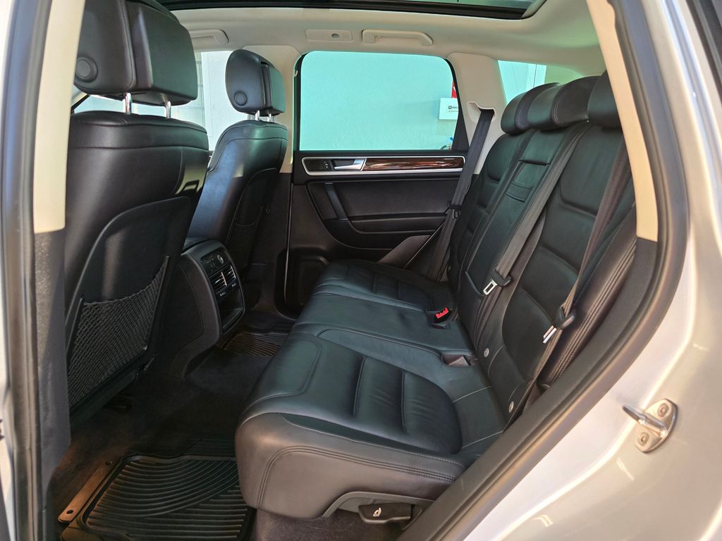 2015 Volkswagen Touareg V6 FSI TDI Hybrid photo 21