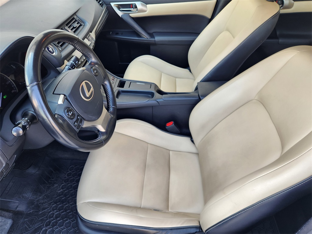 2017 Lexus CT 200h photo 12