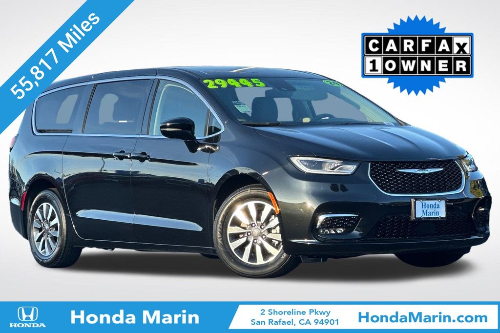 2024 Chrysler Pacifica PHEV Select's photo