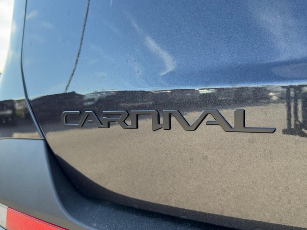 2025 Kia Carnival SX Prestige photo 4