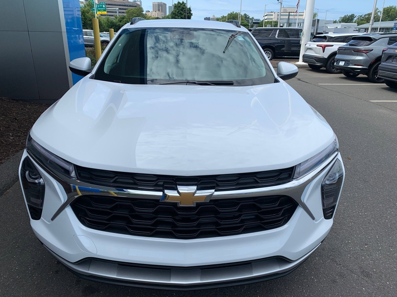 2025 Chevrolet Trax LT photo 2