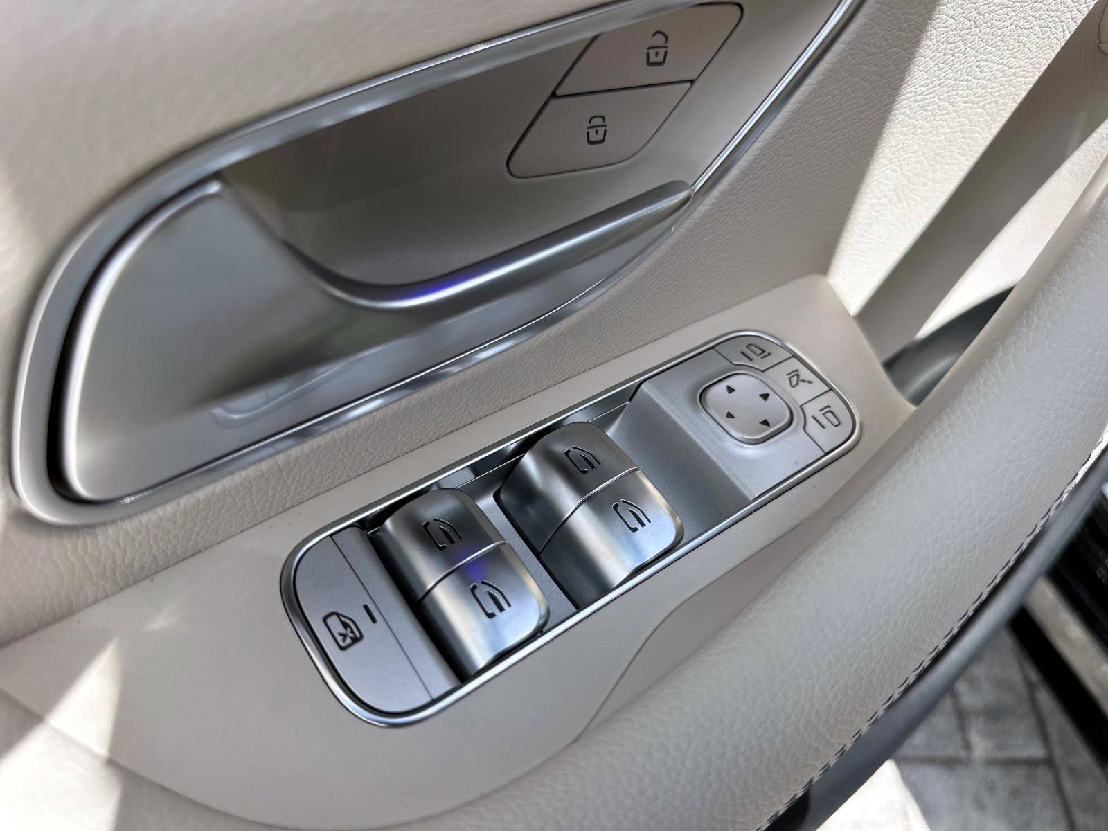 2026 Mercedes Benz GLS 450 4MATIC photo 16