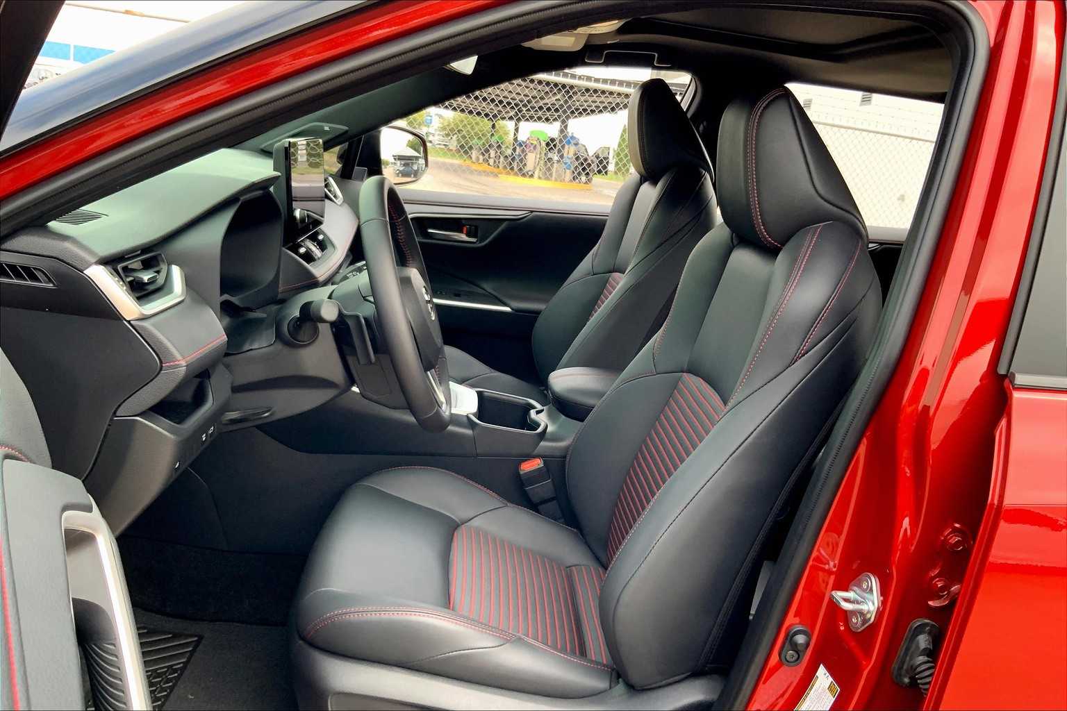 2025 Toyota RAV4 Hybrid XSE photo 14