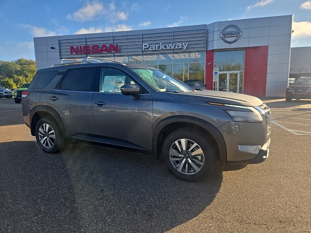 2025 Nissan Pathfinder SL's photo