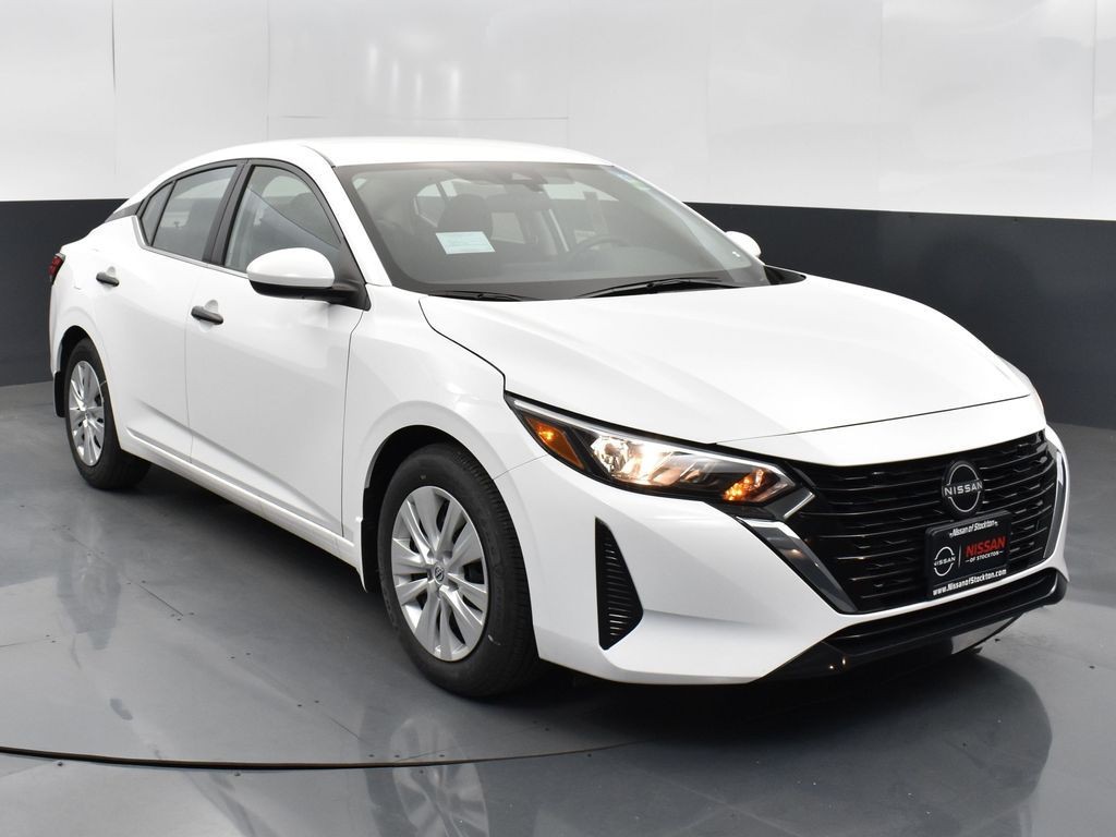 2025 Nissan Sentra S's photo