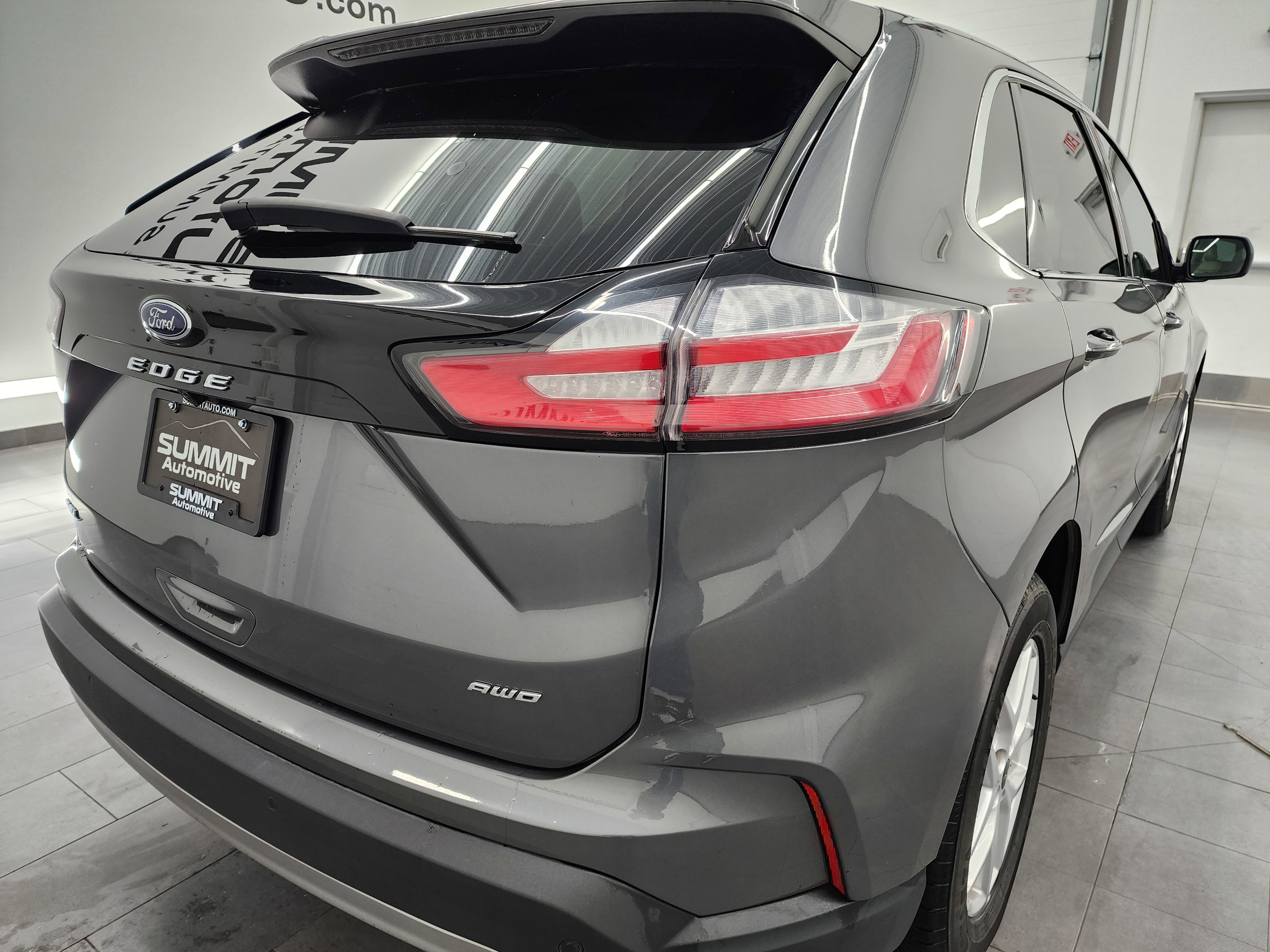 2024 Ford Edge SEL photo 2