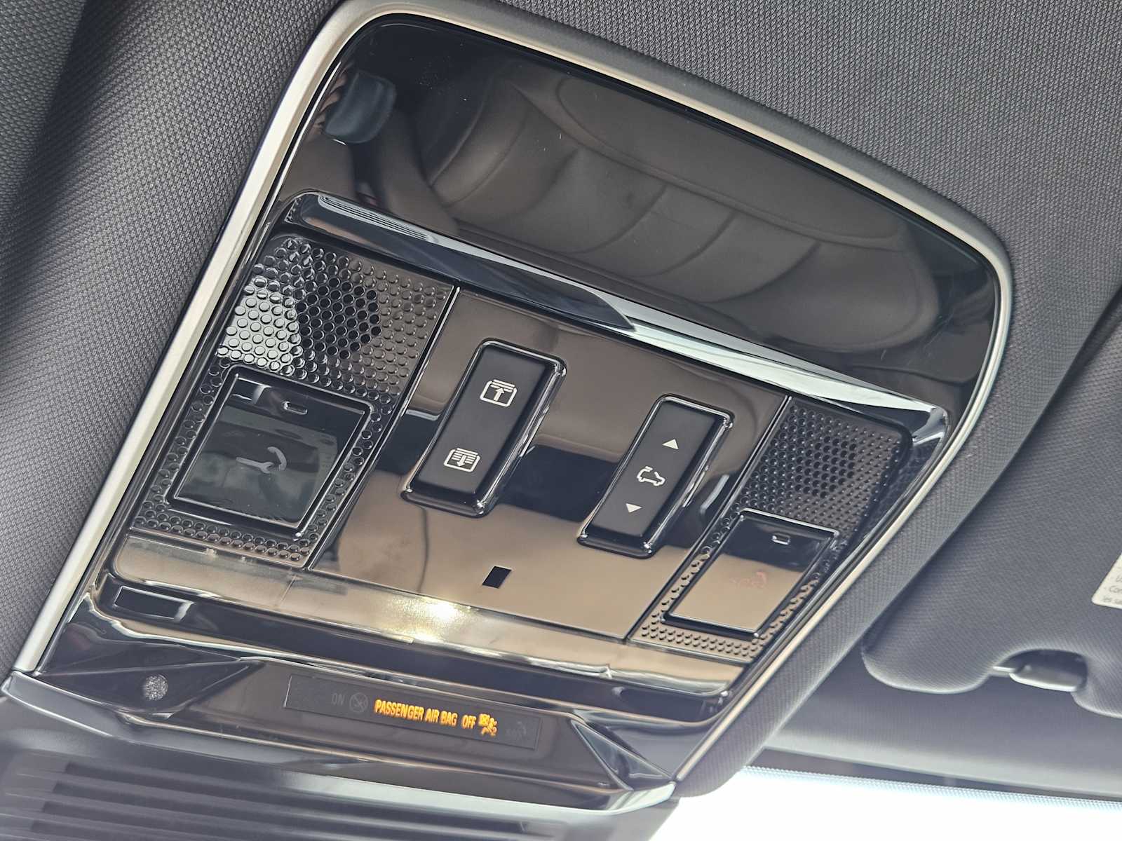 2025 Land Rover Range Rover SE photo 16