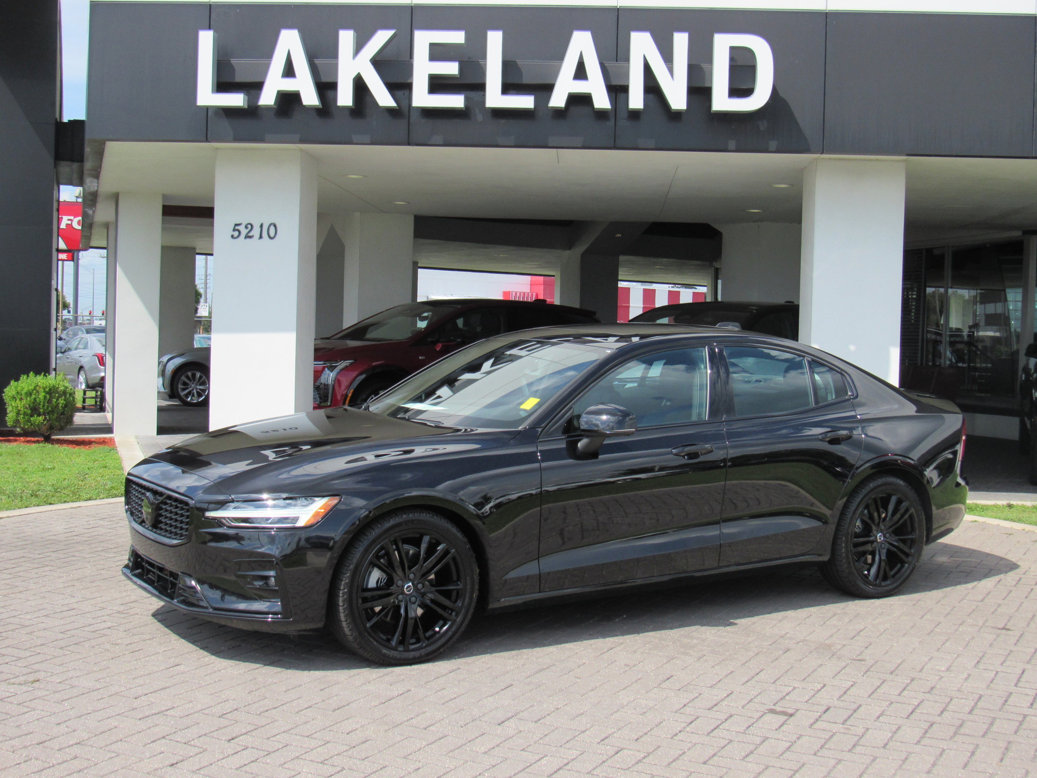 2023 Volvo S60 B5 Plus Black Edition photo 2
