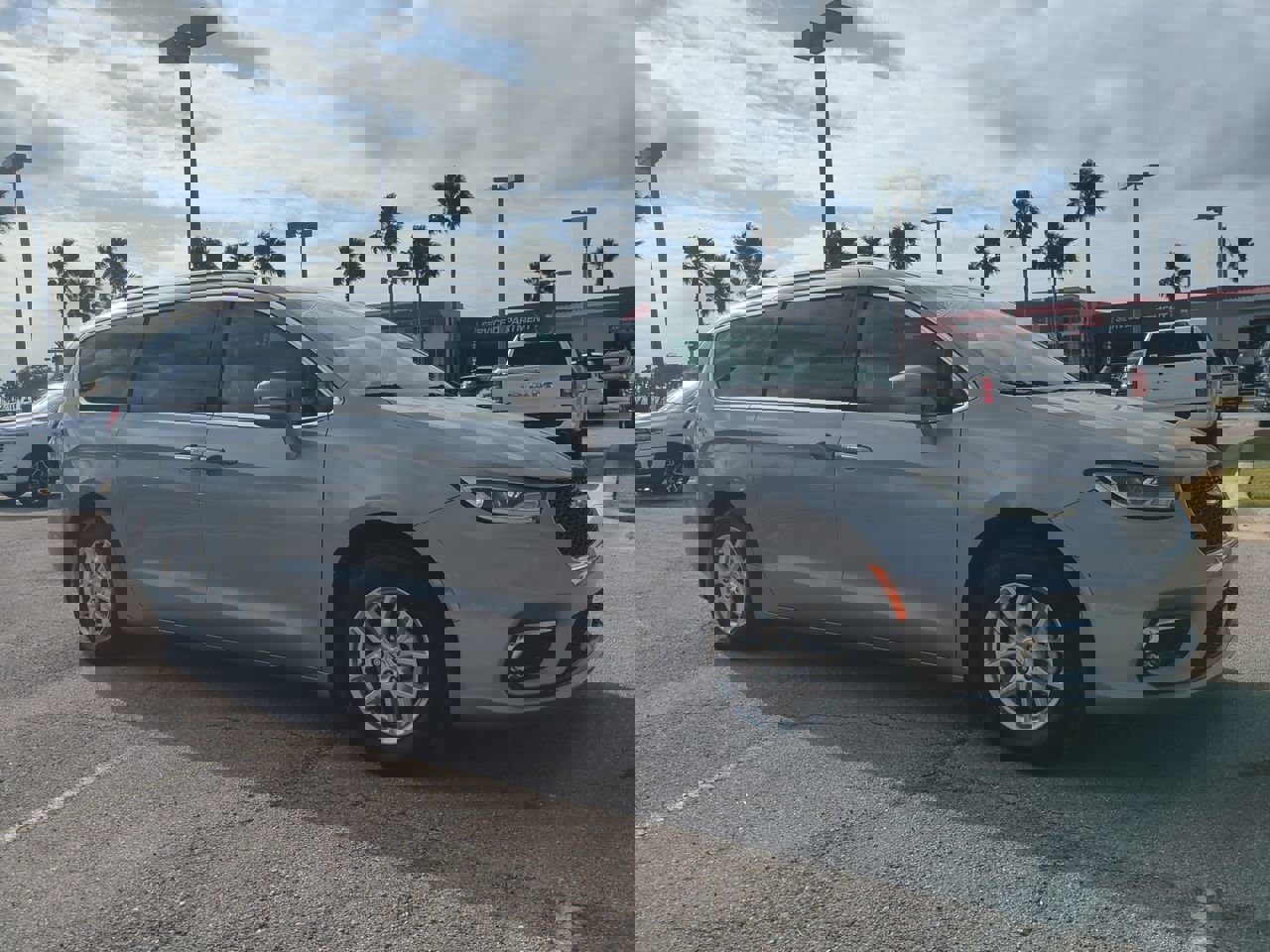 2021 Chrysler Pacifica Touring L's photo