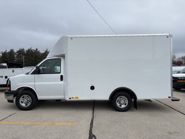 2024 Chevrolet Express Cutaway 3500 photo 3