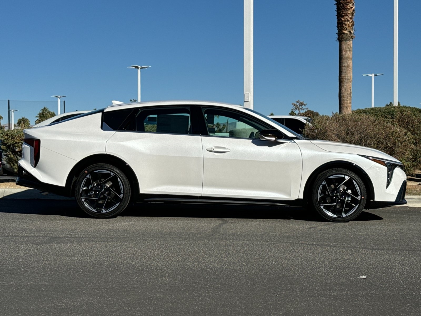 2025 Kia K4 GT-Line photo 2