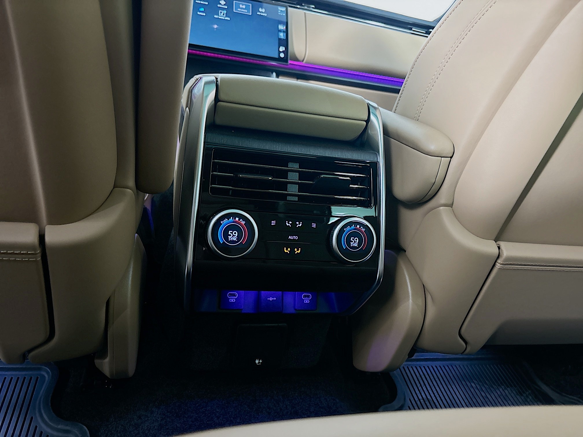 2025 Land Rover Range Rover SE photo 22