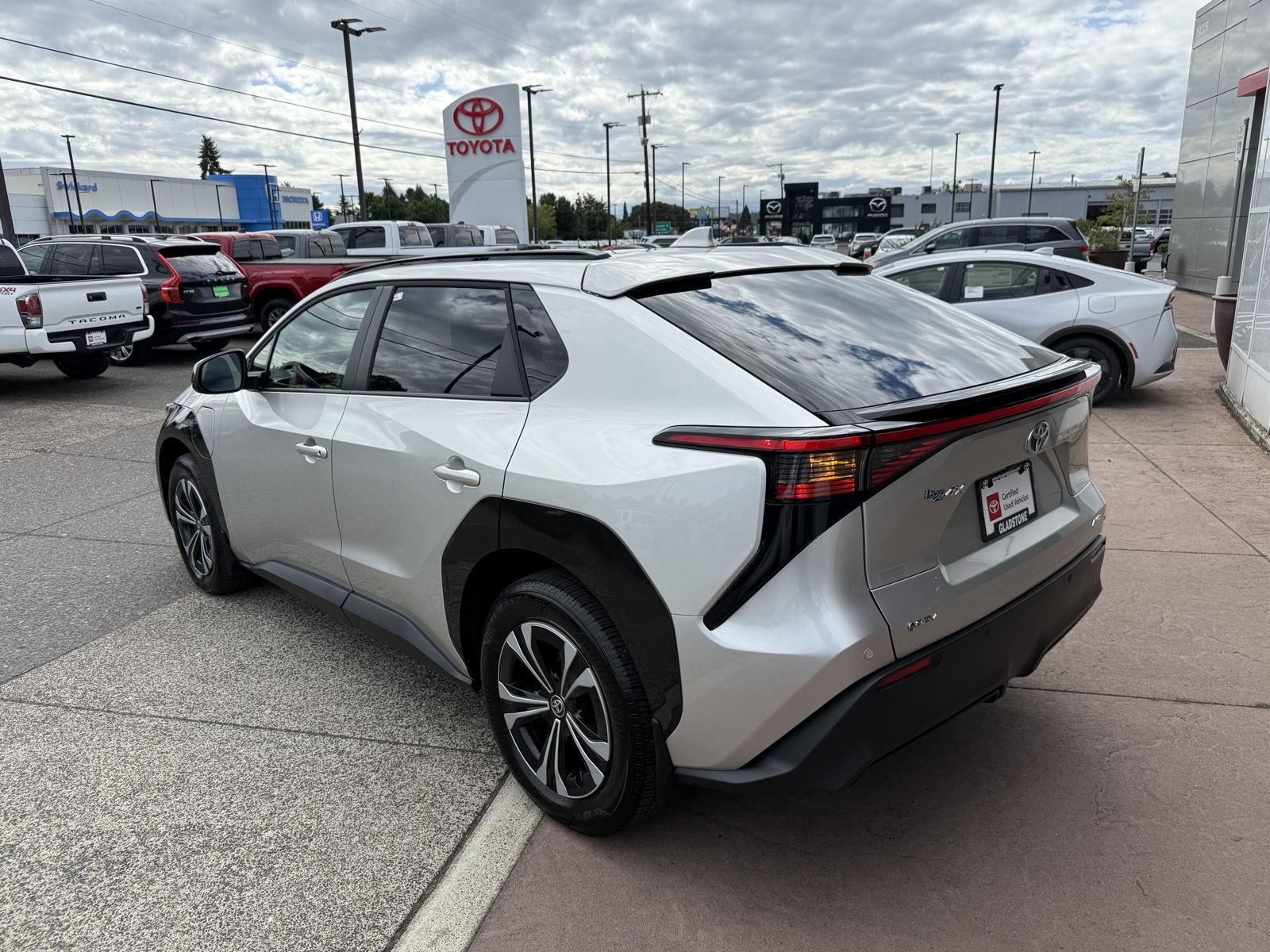 2024 Toyota bZ4X XLE photo 4