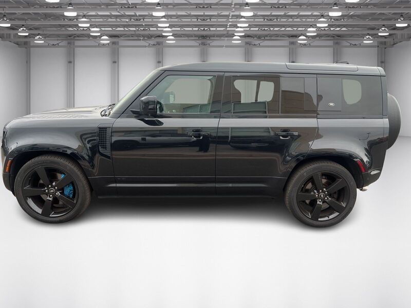 2022 Land Rover Defender V8 photo 7
