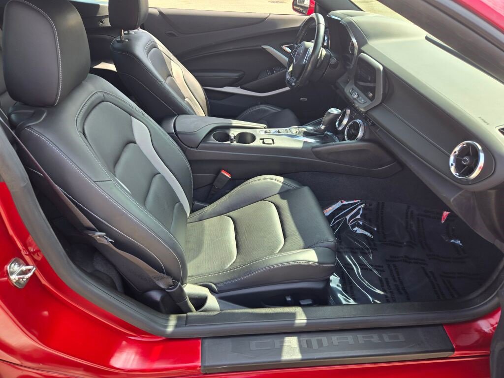 2023 Chevrolet Camaro 2LT photo 4