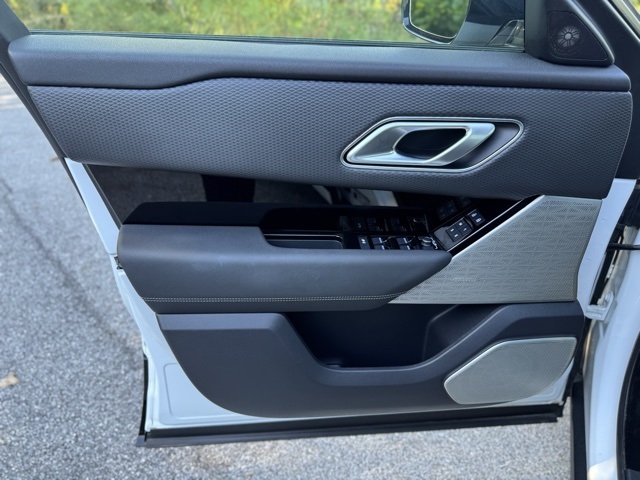 2023 Land Rover Range Rover Velar S photo 9