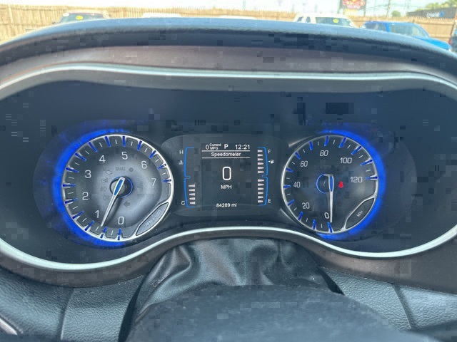 2017 Chrysler Pacifica Touring L photo 2